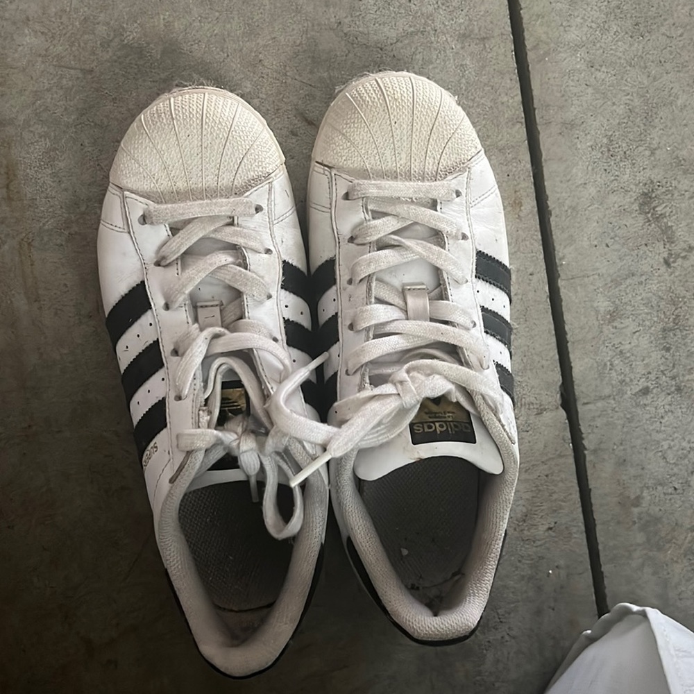 ADDIDAS WHITE SHOES WOMEN SIZE 7